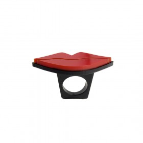 WHO TO KISS RING